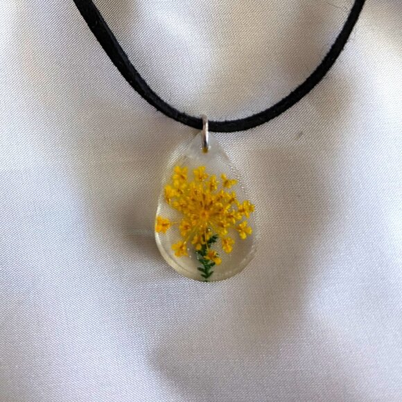 Tear Drop Shaped Beautiful Hand Made Orangeish Yellow Firework Dried Flower Resi - Picture 1 of 3